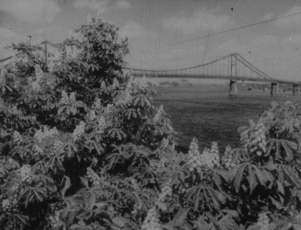 Архівні кадри Києва 60-х ожили у музиці. Мар’яна Головко зняла кліп до переосмисленої композиції «З якої ти пісні?»