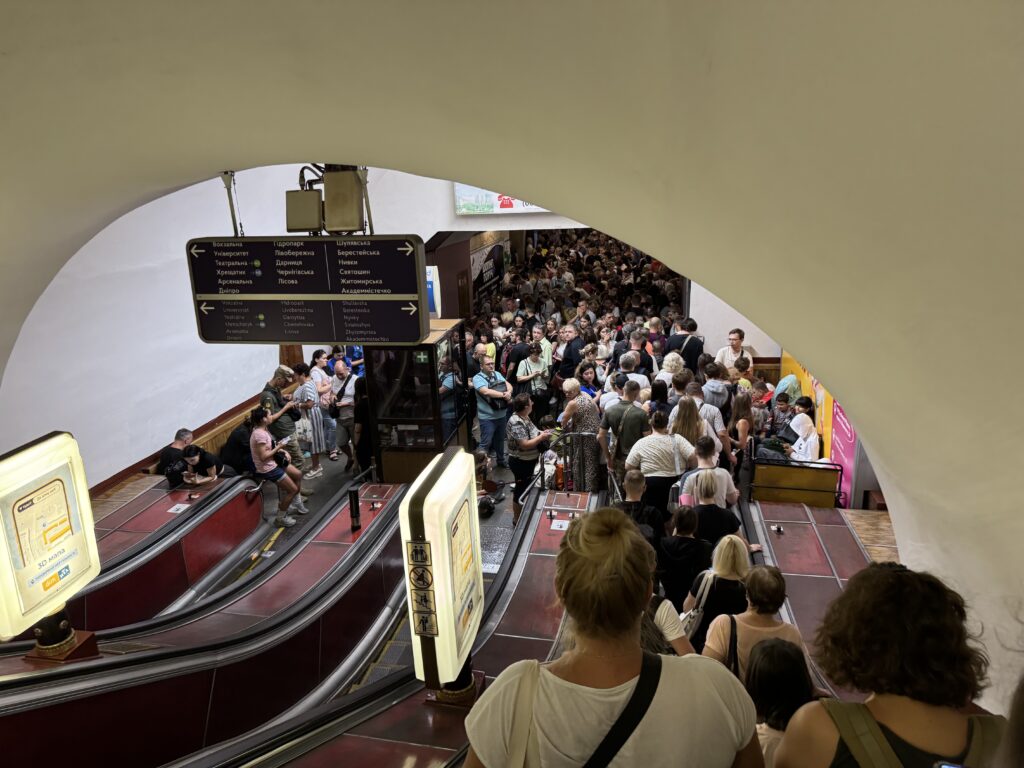 «Це тисячі тонн металу, але тільки люди запускають його в рух». Інтерв’ю з комунікаційницею Київського метрополітену Оксаною Никифорук