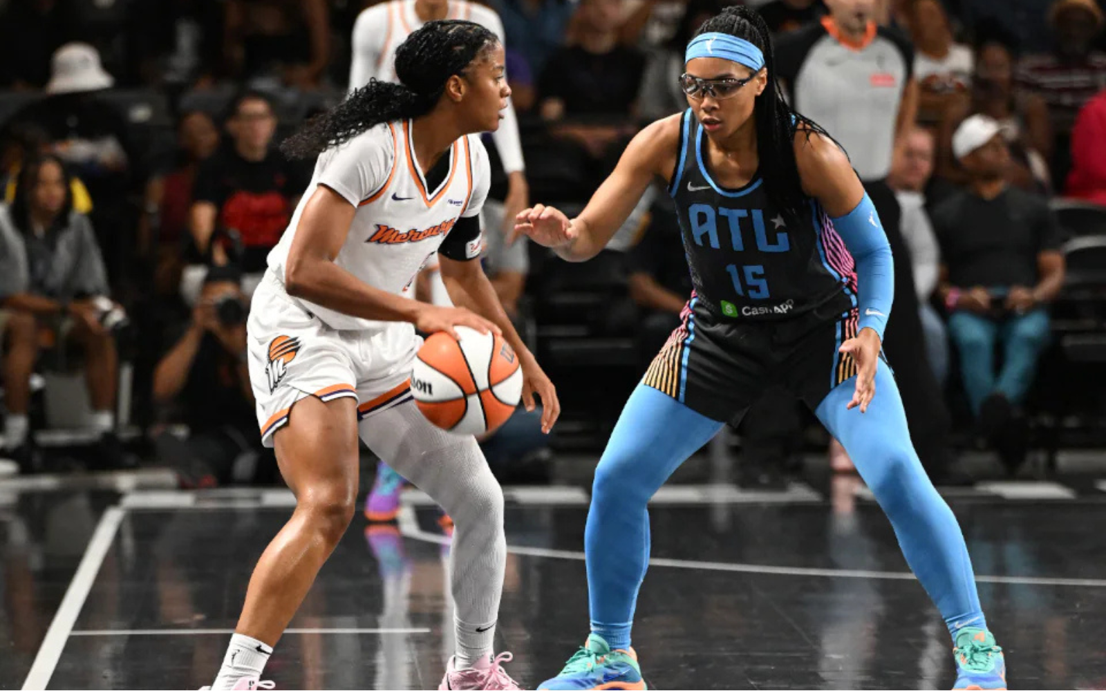 У США майданчики на матчах WNBA закидають секс-іграшками