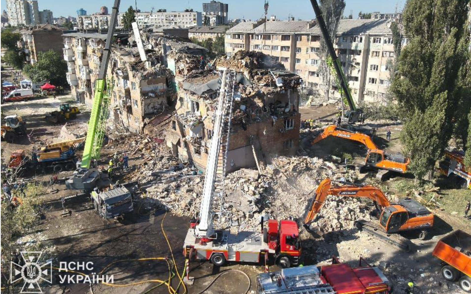 Нічний масований удар росії по Києву: 22 загиблих, зруйнована багатоповерхівка та потрощений пасажирський поїзд