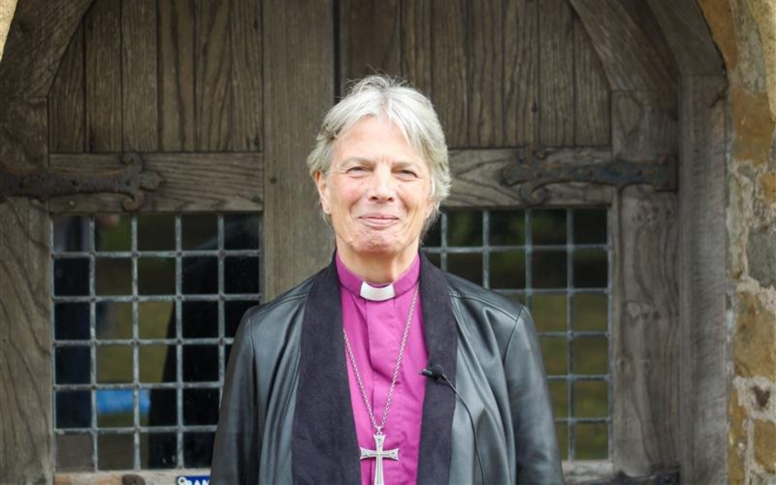 Жінка та відкрита лесбійка вперше стала архієпископинею у Великій Британії