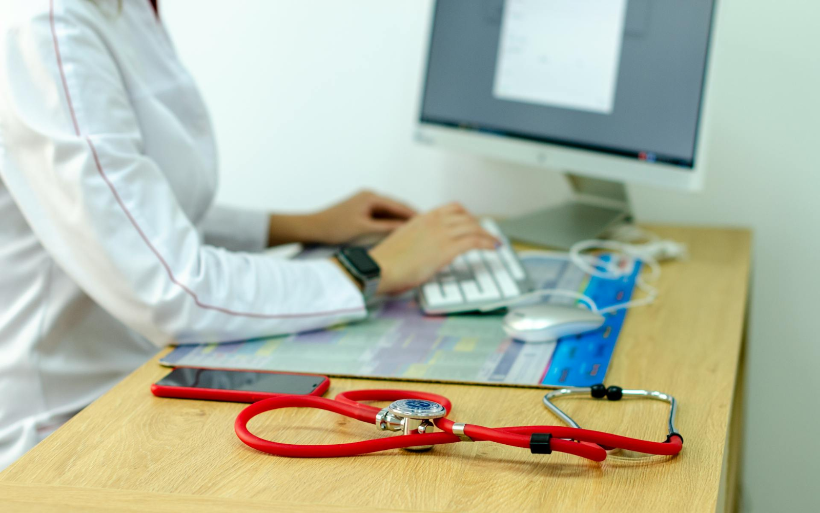 Вчені виявили, що штучний інтелект применшує проблеми жіночого здоров’я