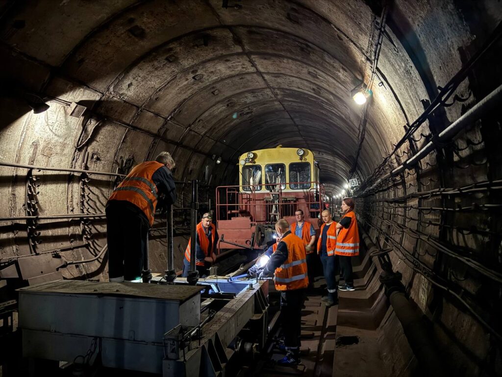 «Це тисячі тонн металу, але тільки люди запускають його в рух». Інтерв’ю з комунікаційницею Київського метрополітену Оксаною Никифорук