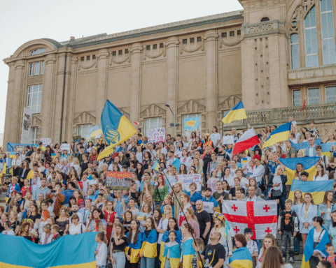 Відомі польські жінки вимагають відновити допомогу українським біженкам