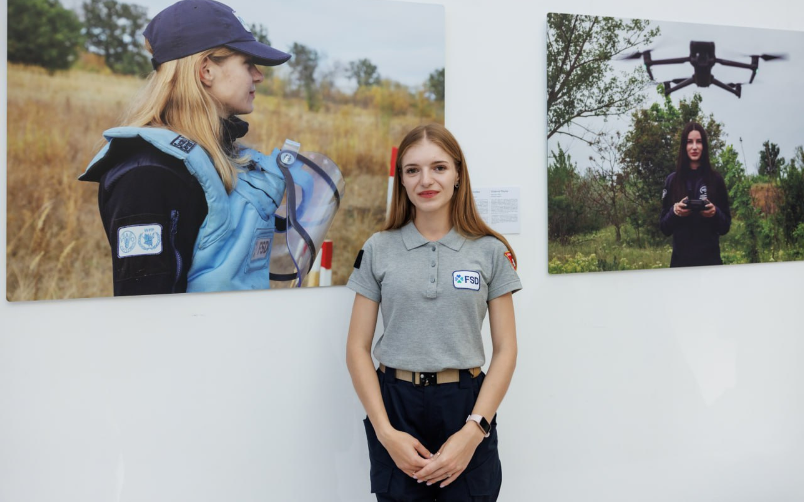 «Жінки у розмінуванні». У Києві відкрили фотовиставку, присвячену українкам, які працюють у сфері протимінної діяльності
