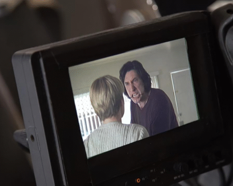 У США аудіозапис сцени сварки між Скарлетт Йоганссон та Адамом Драйвером у фільмі Шлюбна історія використовують для відлякування вовків від ферм