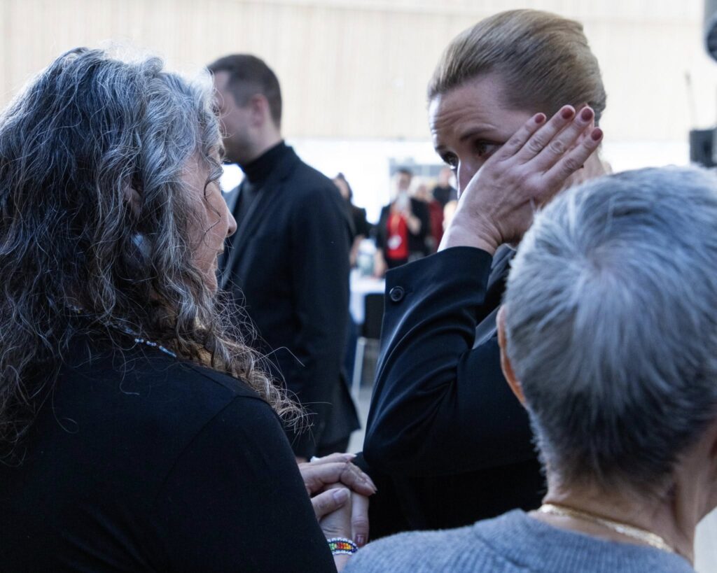 Прем’єр-міністерка Данії особисто попросила вибачення у жінок Гренландії за примусову контрацепцію