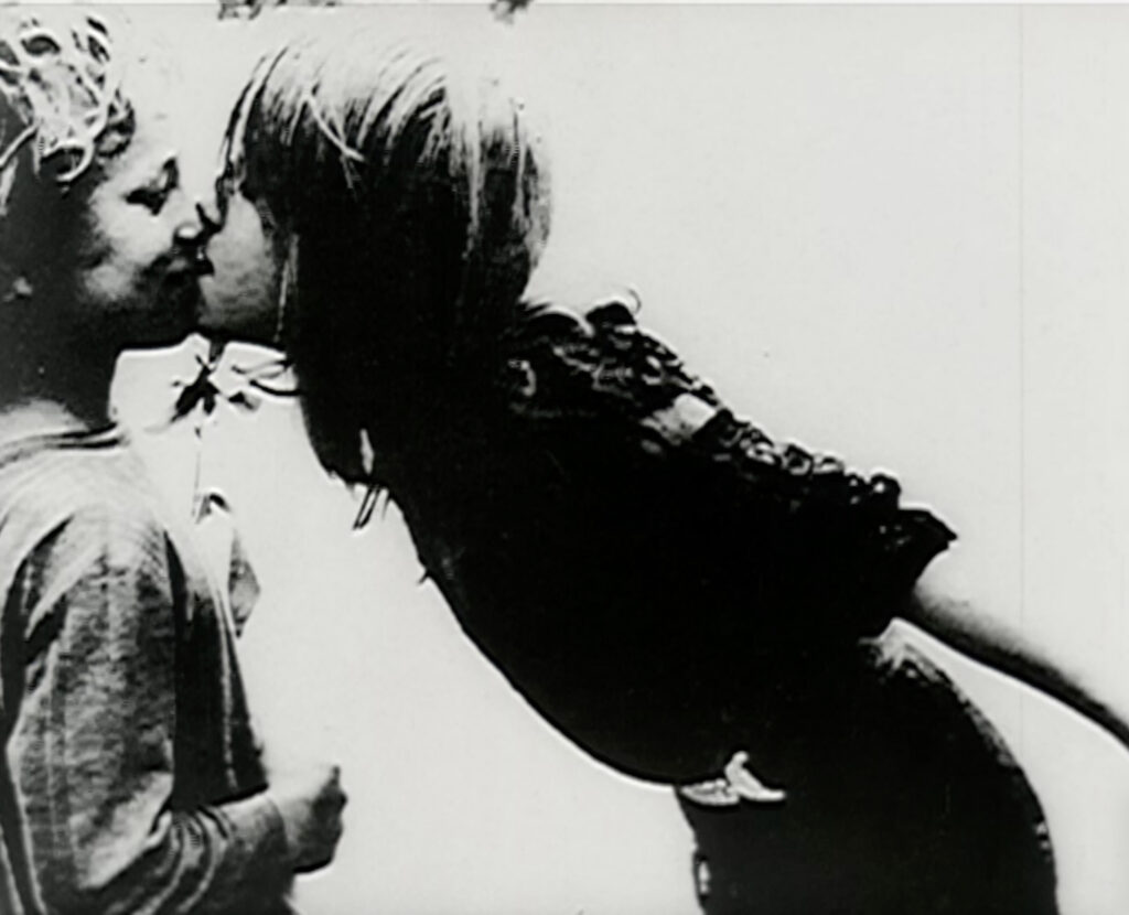 «Ми у війні, але все одно плануємо життя». Операторка й продюсерка Світлана Зінов’єва про силу кіно, що долає «безкартиння»