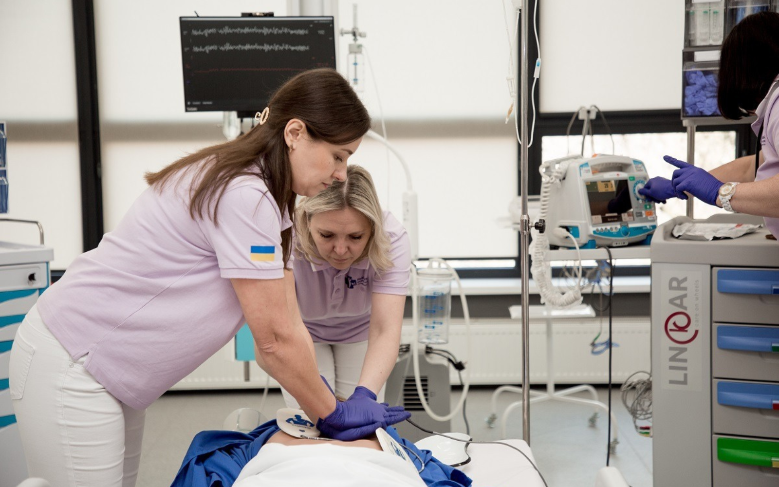 В Україні запускають безплатну програму підготовки асистентів із персонального догляду 