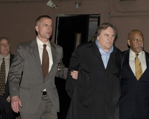 Шарлотта Арнольд проти Жерара Депардьє - справу про зґвалтування передали до суду через сім років після подання заяви