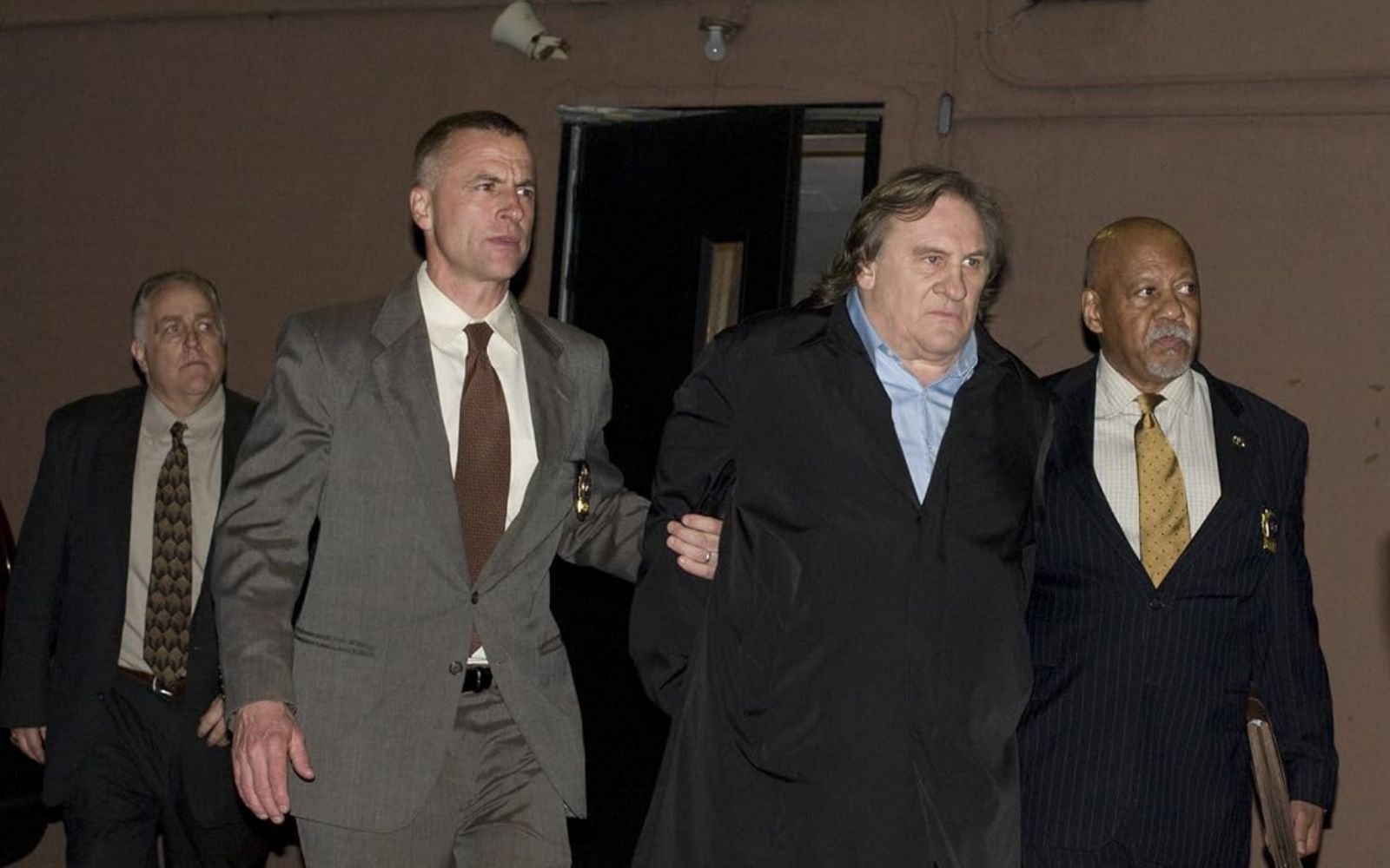 Шарлотта Арнольд проти Жерара Депардьє - справу про зґвалтування передали до суду через сім років після подання заяви