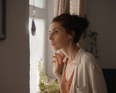 Фільм Глуха про материнство та крихкість стосунків