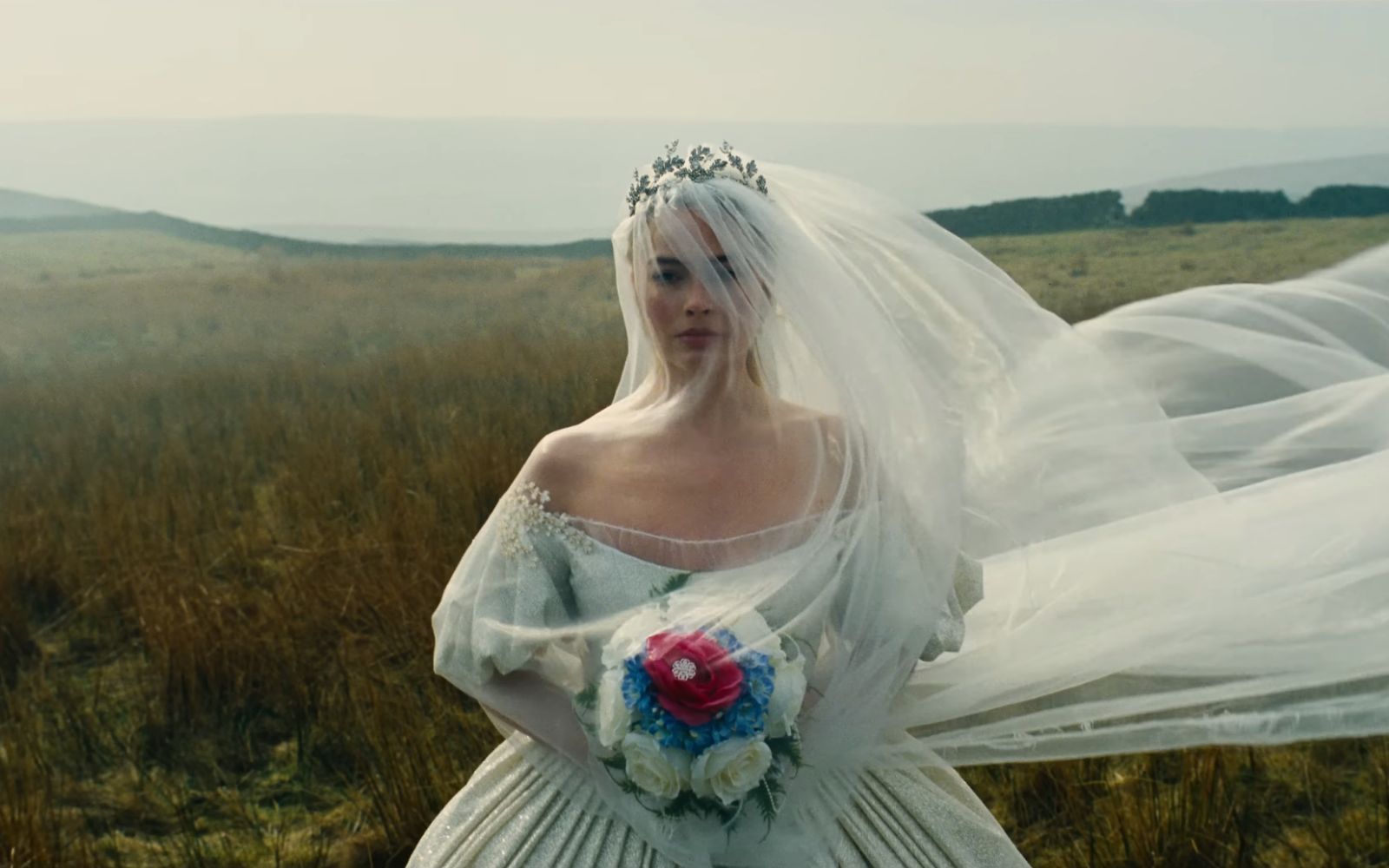 «Зведи мене з розуму». Вийшов перший тизер нової екранізації роману «Буремний перевал» із Марго Роббі та Джейкобом Елорді