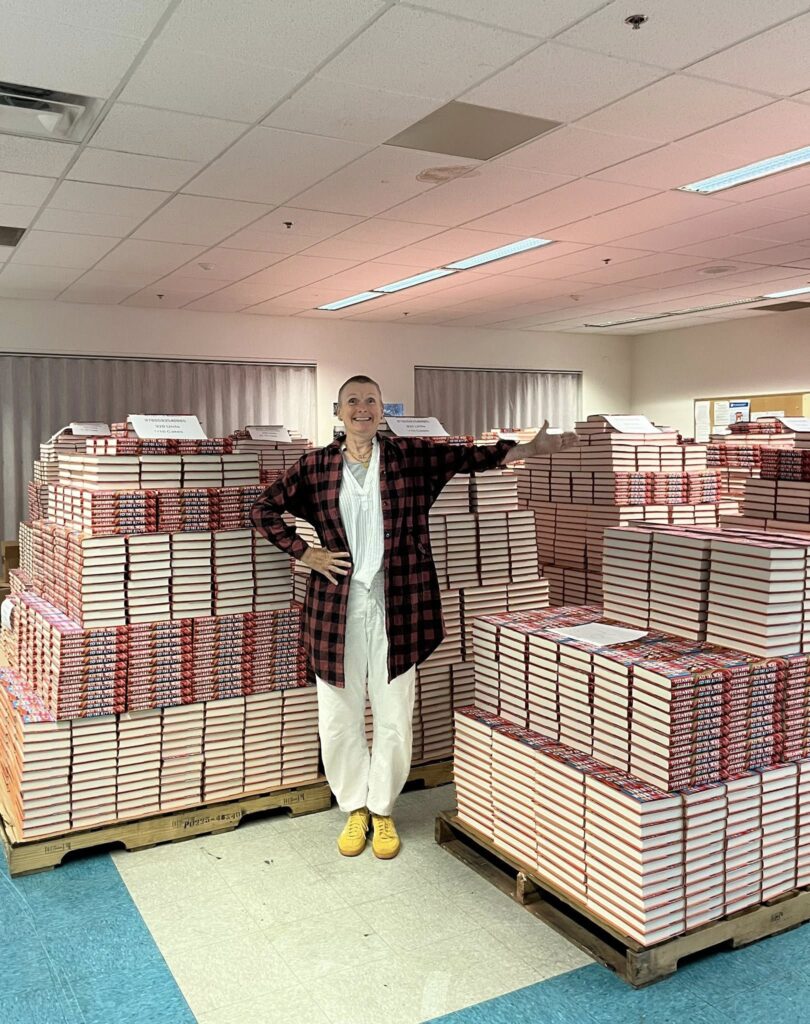 «Я ж та приємна леді, що написала “Їсти, молитися, кохати”, а тим часом ходжу по парку з фентанілом, морфієм і снодійним, намагаючись скласти план убивства». Елізабет Ґілберт видала нові відверті мемуари