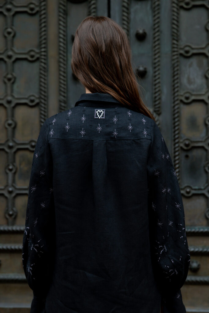 Благодійна вишиванка з дронами від SVARGA та фонду Повернись живим