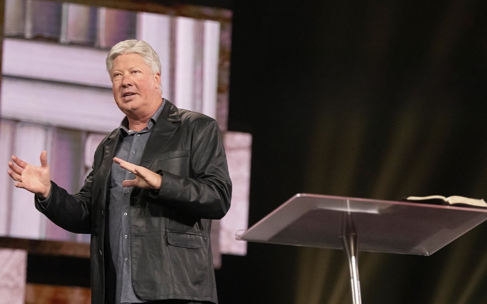 Колишній духовний радник Трампа визнав провину у сексуальних злочинах щодо 12-річної дівчинки