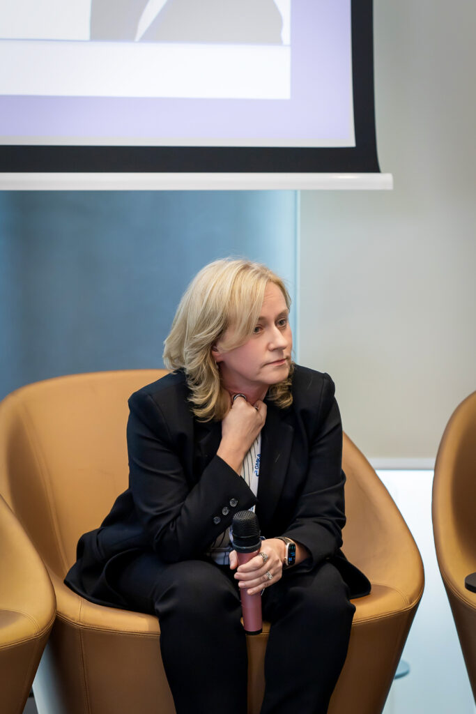 Як жінкам досягати успіху в управлінні: чотири поради від експерток із Канади та США