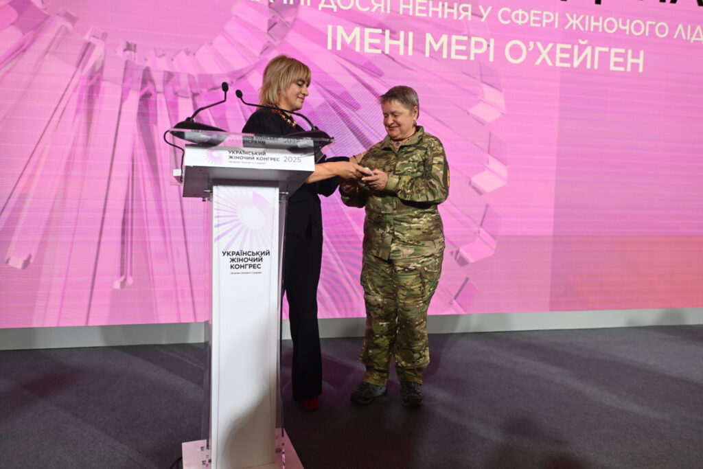 Відзнаку Українського жіночого конгресу — 2025 за лідерство отримала 73-річна військова Тетяна Теплюк