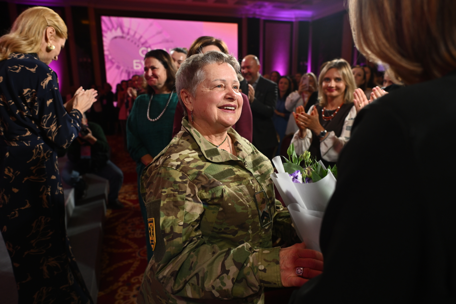 Відзнаку Українського жіночого конгресу за жіноче лідерство отримала військова Тетяна Теплюк Хрещена