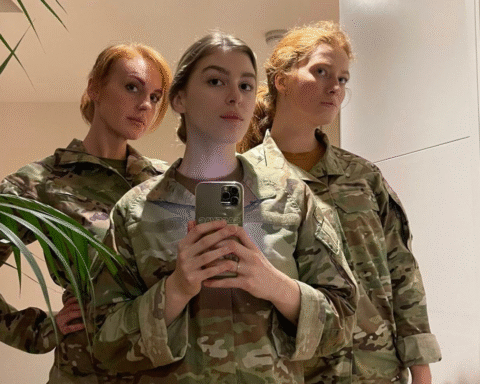 Медикині Третього армійського корпусу врятували постраждалого в ДТП у Лондоні