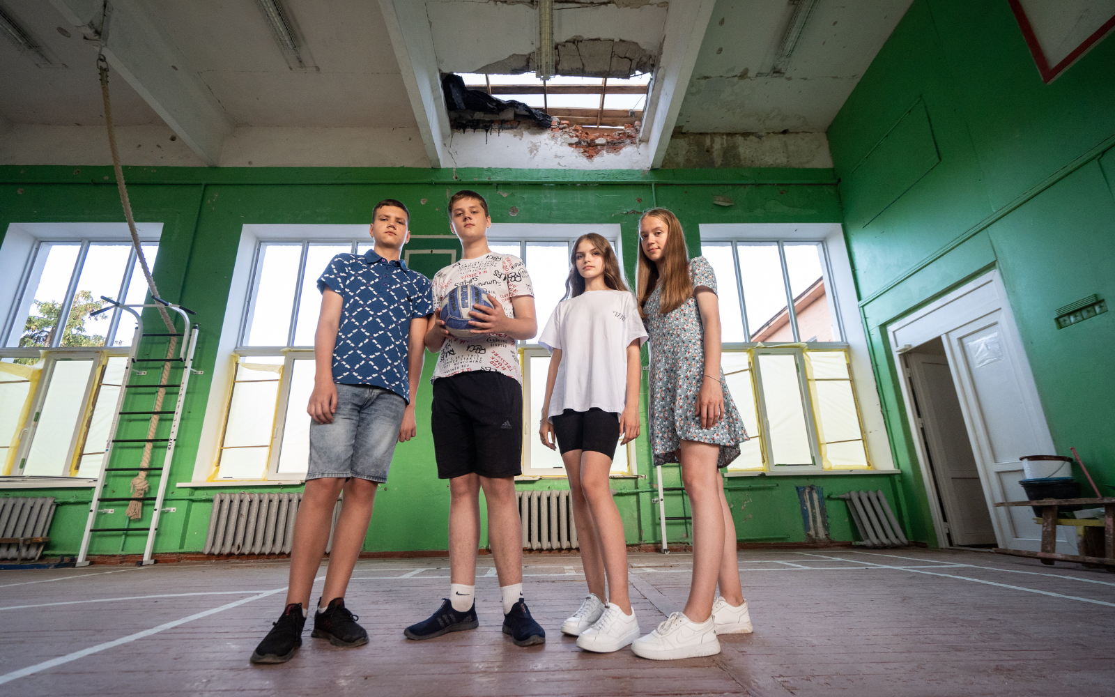 В оптимістичне майбутнє України вірять менш ніж 50% підлітків — результати дослідження про війну, освіту та соціальний капітал