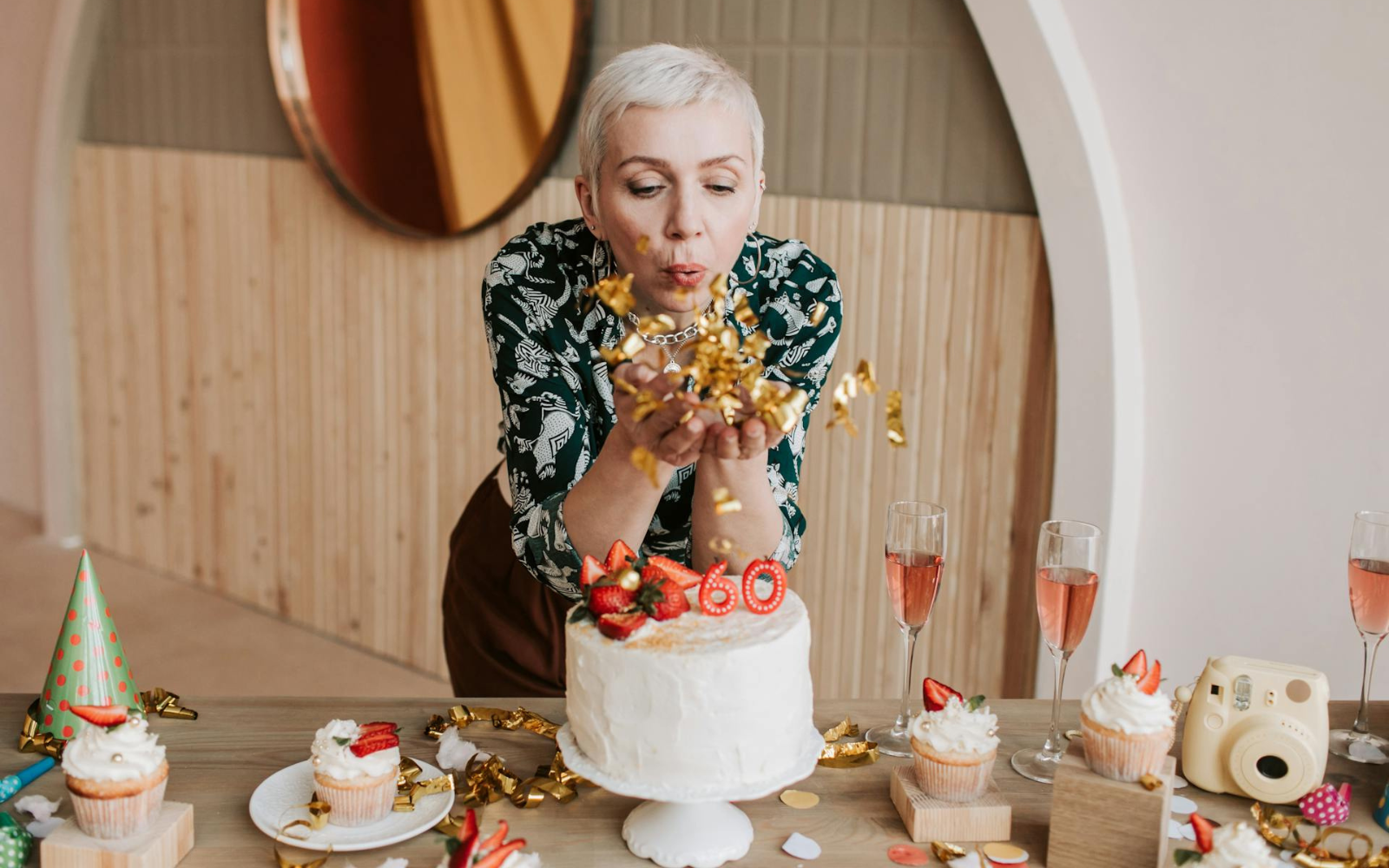 Жінки в Україні живуть на 12 років довше за чоловіків, і розрив продовжує зростати - дослідження