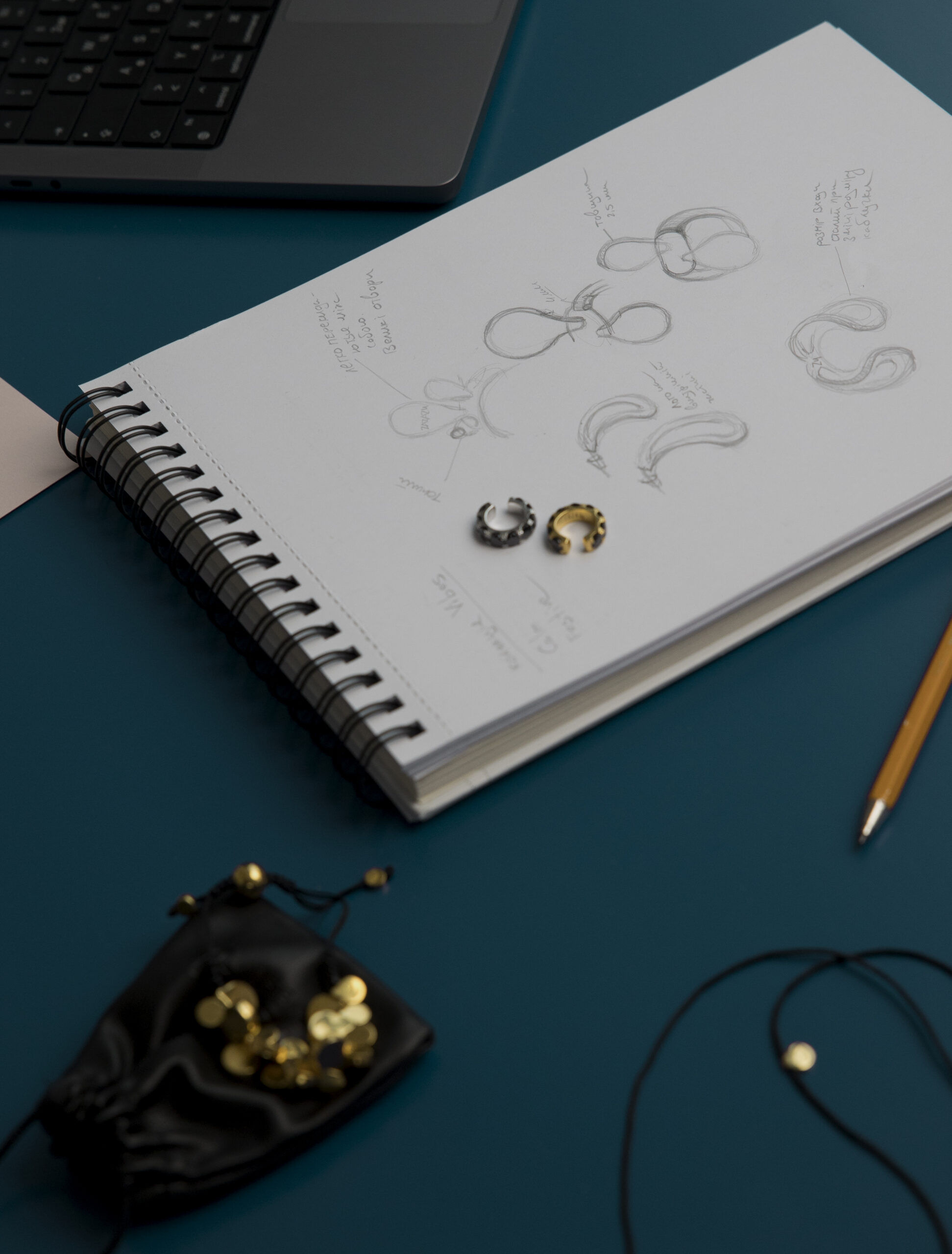 «А чому б і не зробити самій?». Історія ювелірного бренда ZAZAZU