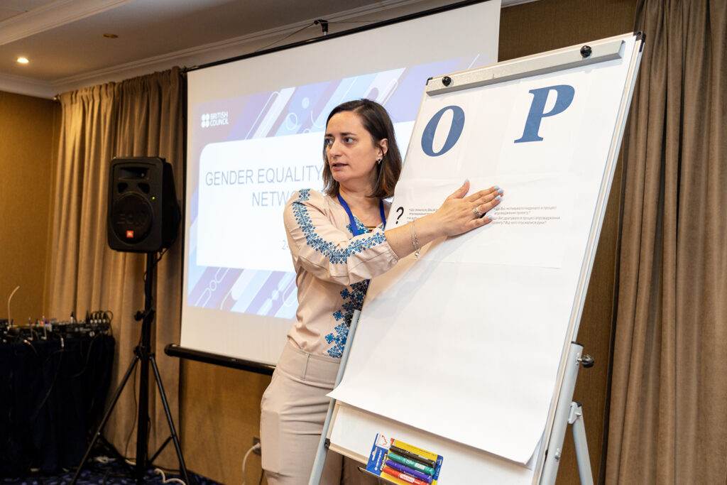 Як жінки у сфері освіти дають раду кар’єрним викликам. Український та британський досвіди