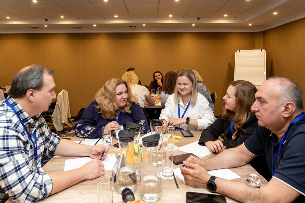 Як жінки у сфері освіти дають раду кар’єрним викликам. Український та британський досвіди