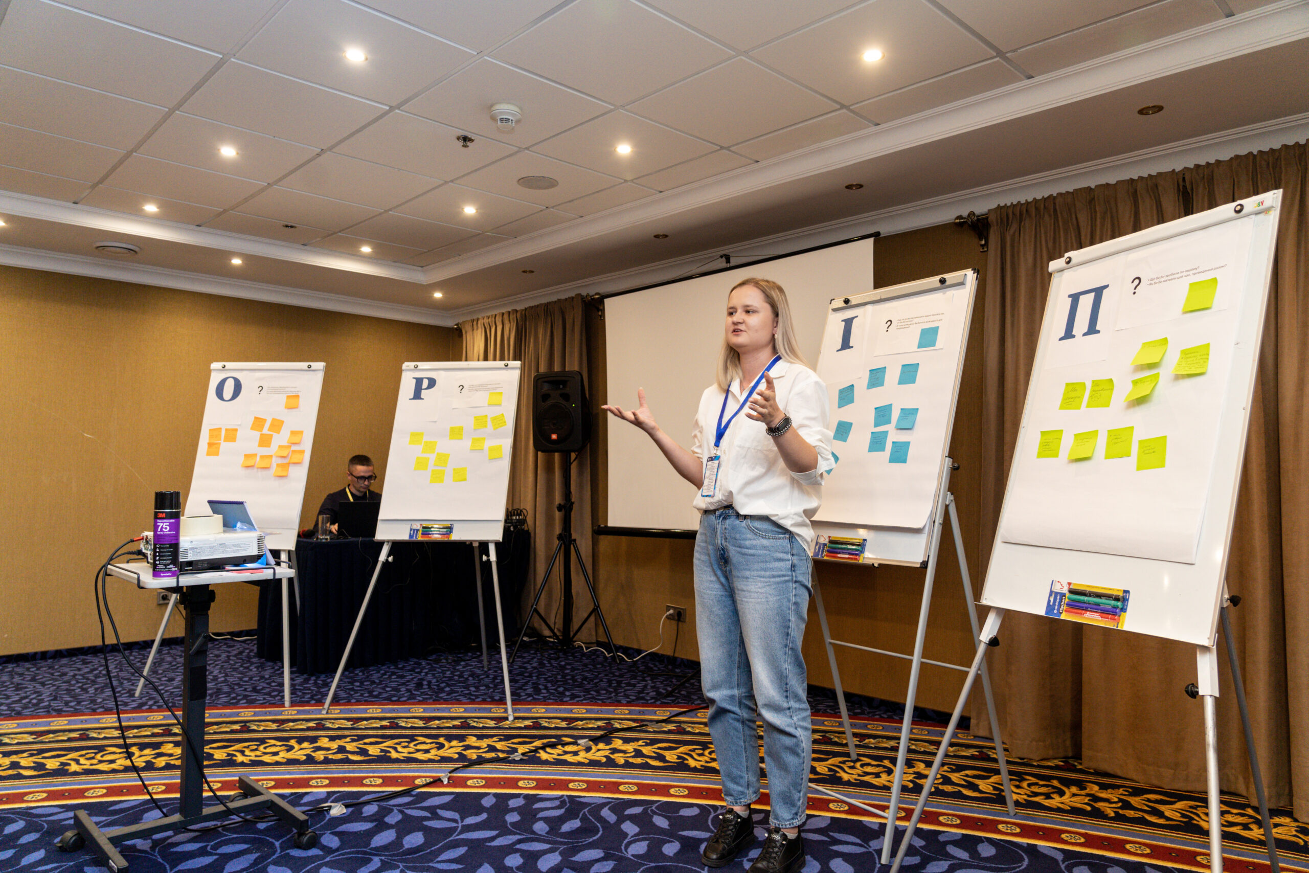 Як жінки у сфері освіти дають раду кар’єрним викликам. Український та британський досвіди