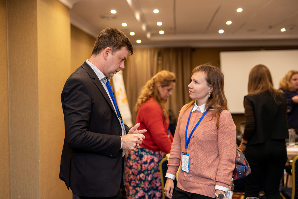 Як жінки у сфері освіти дають раду кар’єрним викликам. Український та британський досвіди