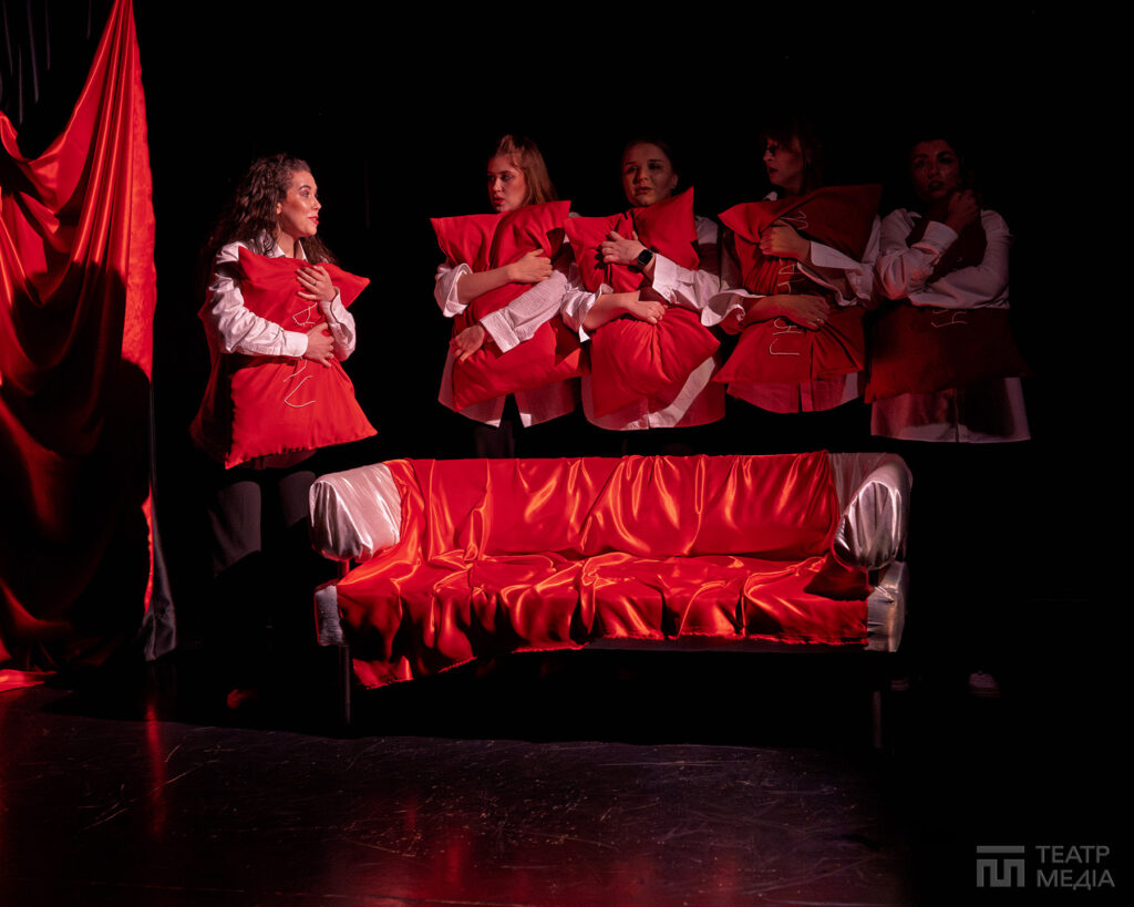 Чинні військовослужбовиці Нацгвардії та ЗСУ зіграють виставу «Посестри» у Києві