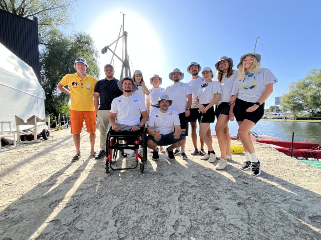 Тримати курс на життя. Як українські захисники та захисниці проходять реабілітацію під вітрилами