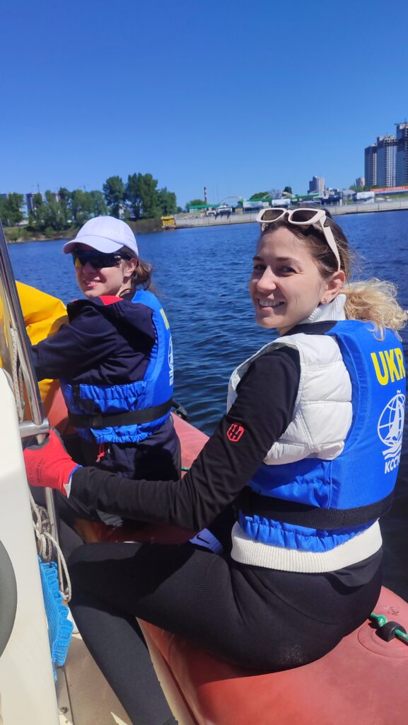 Тримати курс на життя. Як українські захисники та захисниці проходять реабілітацію під вітрилами