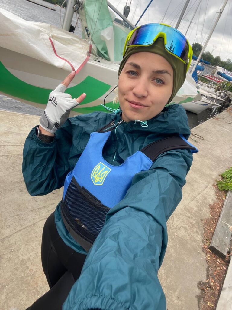 Тримати курс на життя. Як українські захисники та захисниці проходять реабілітацію під вітрилами