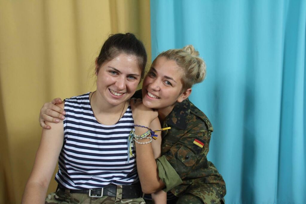 Тримати курс на життя. Як українські захисники та захисниці проходять реабілітацію під вітрилами