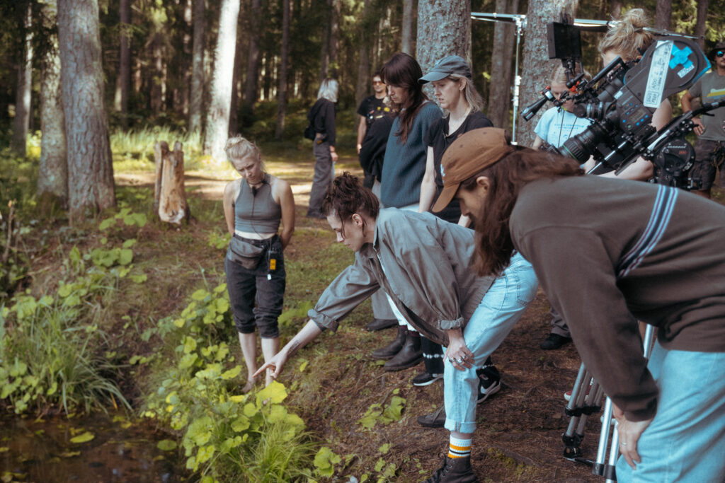 «Нас створювали, щоб нами володіли чоловіки, і сама ця ідея пригнічує». Крістен Стюарт про жіночий досвід у режисерському дебюті «Хронологія води»