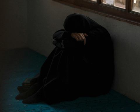 В Афганістані жінок зобов’язали носити бурки, щоб потрапити до лікарні