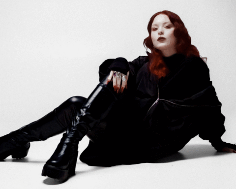 Співачка Юля Юріна презентувала рок-пісню З мене досить