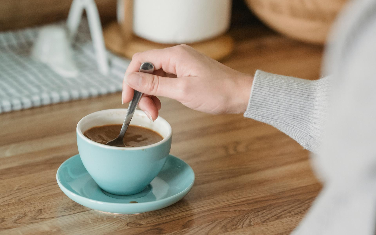 Таємно додавав сечогінне у напої: експосадовця Мінкульту Франції звинувачують у сексуальному насильстві та введенні шкідливої речовини майже 300 жінкам