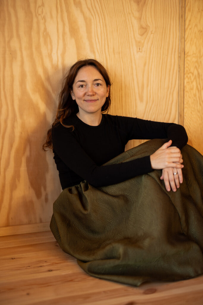 Режисерка Анна Бурячкова зніме фільм за романом Gimme Shelter Ольги Сідоріної-Вілкінс