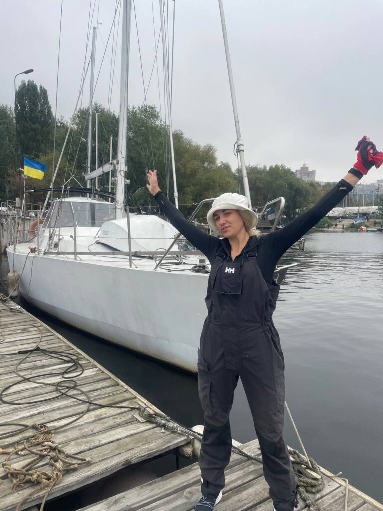 Тримати курс на життя. Як українські захисники та захисниці проходять реабілітацію під вітрилами