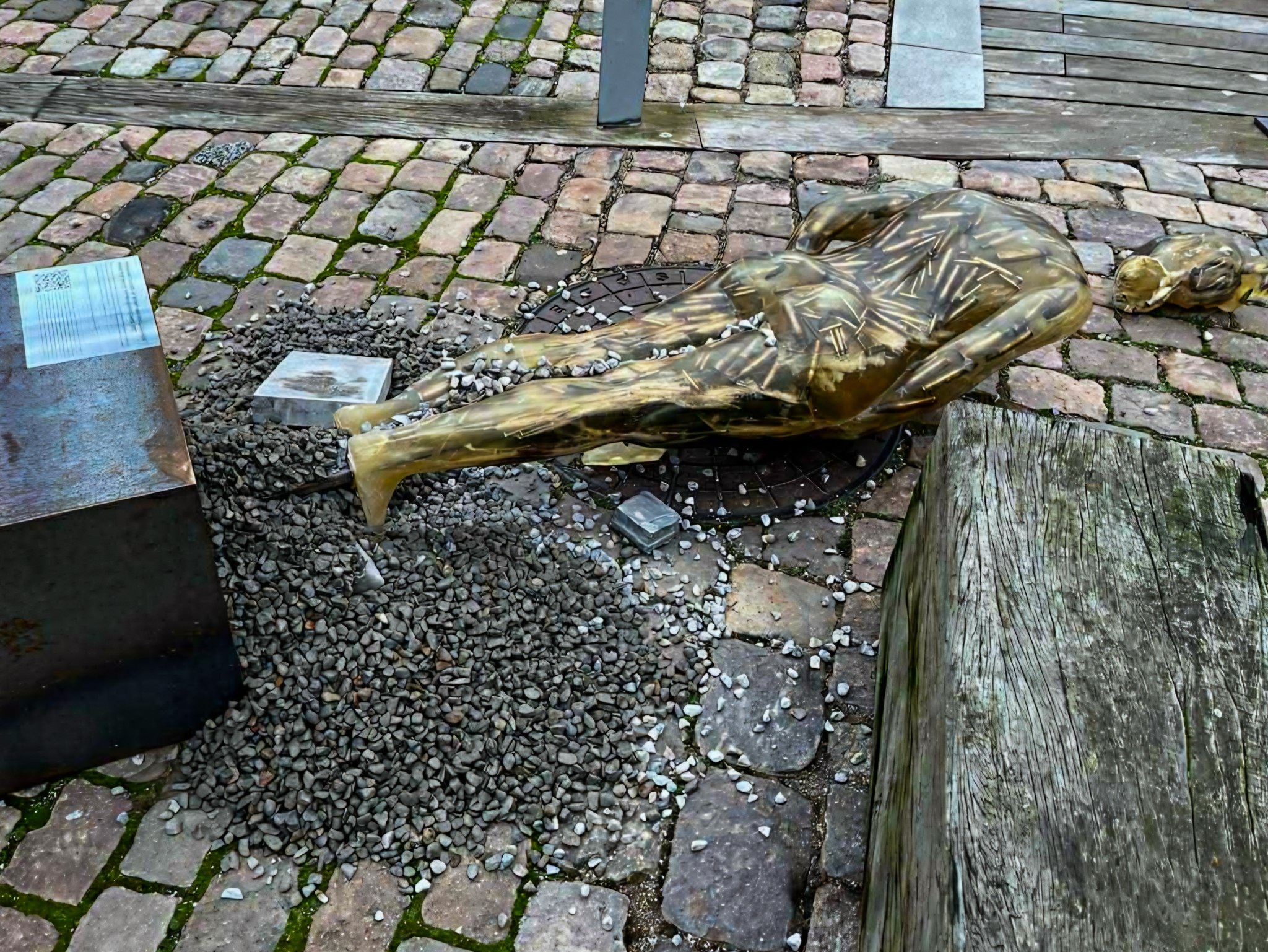 У Копенгагені невідомий зруйнував скульптури Марії Куліковської, присвячені темі війни та життєстійкості українок 4 У Копенгагені невідомий зруйнував скульптури Марії Куліковської, присвячені темі війни та життєстійкості українок