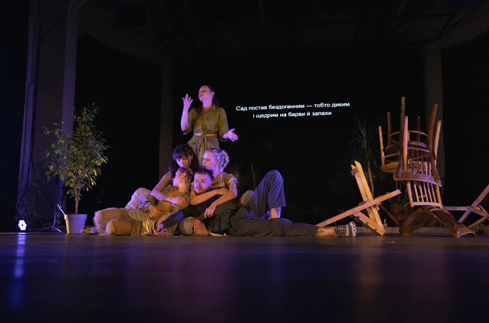 У Києві покажуть танцювальну виставу з жестовою мовою за мотивами текстів Олівії Ленґ