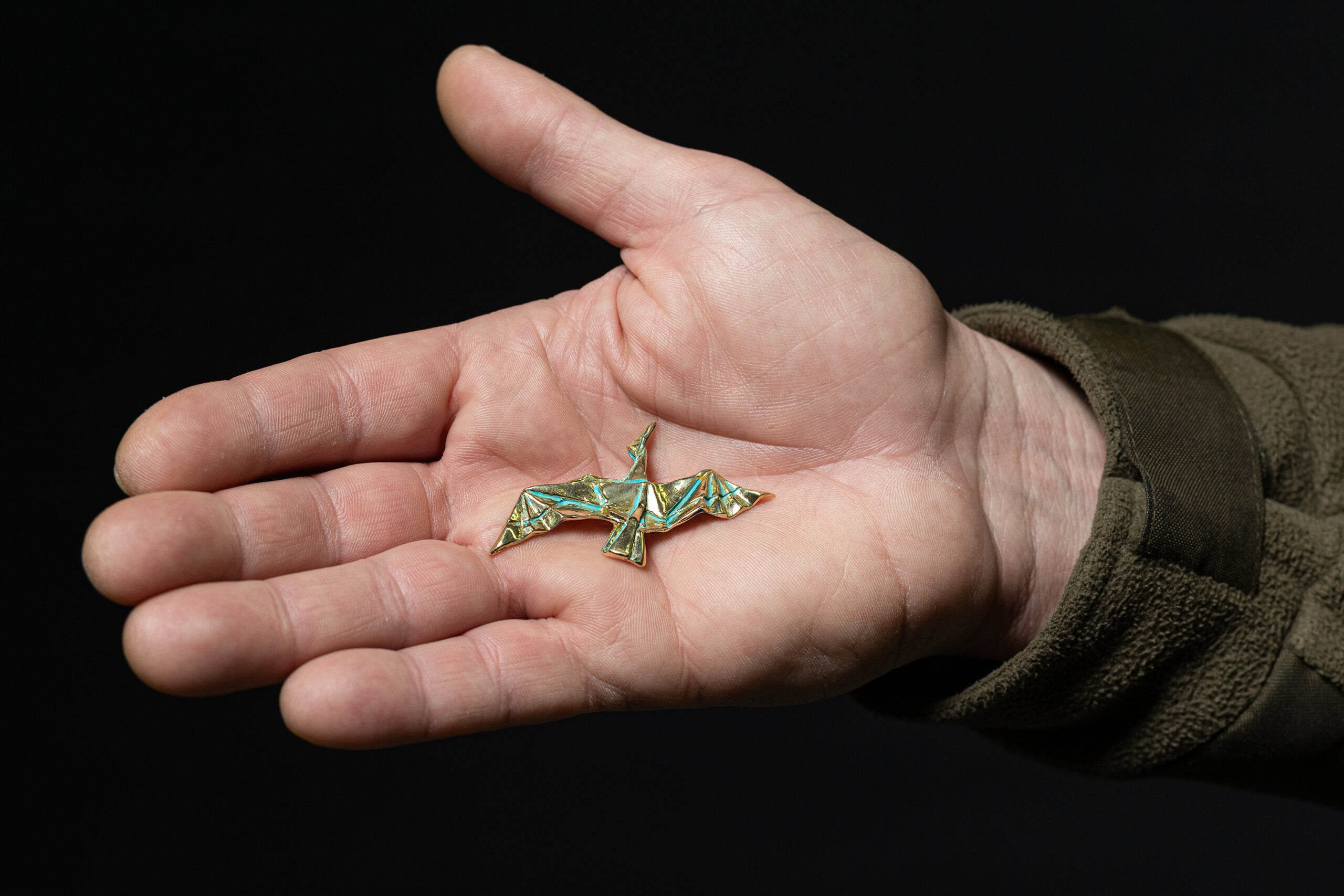 Лімітована колекція прикрас «Крила»: благодійна колаборація для медиків на передовій