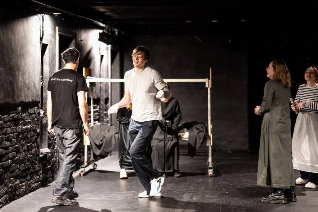 Режисерський дебют акторки Христі Любої: у театрі «Золоті ворота» покажуть «Чорну шаль» за новелою Піранделло