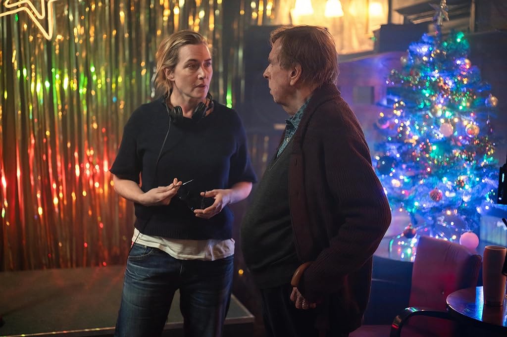 Кейт Вінслет про свій режисерський дебют «Прощавай, Джун»: «Як жінка на 50-му році життя, я відчула, що готова це зробити»