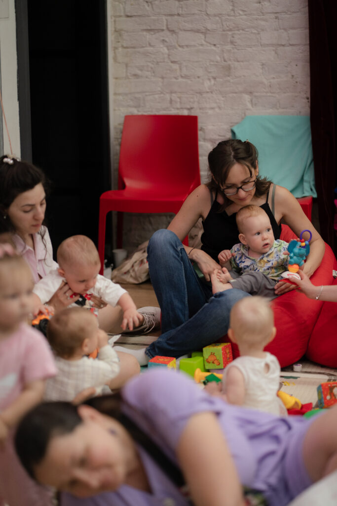 «Я — нормальна». Як проєкт Mom's Monday допомагає мамам соціалізуватися 