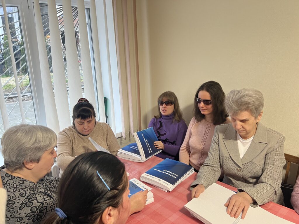 В Україні надрукували шрифтом Брайля унікальні «Мотиваційний календар» і «Щоденник натхнення» для жінок