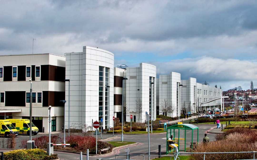 Екслікаря з Англії звинувачують у численних сексуальних злочинах проти десятків пацієнток, серед постраждалих — діти до 13 років